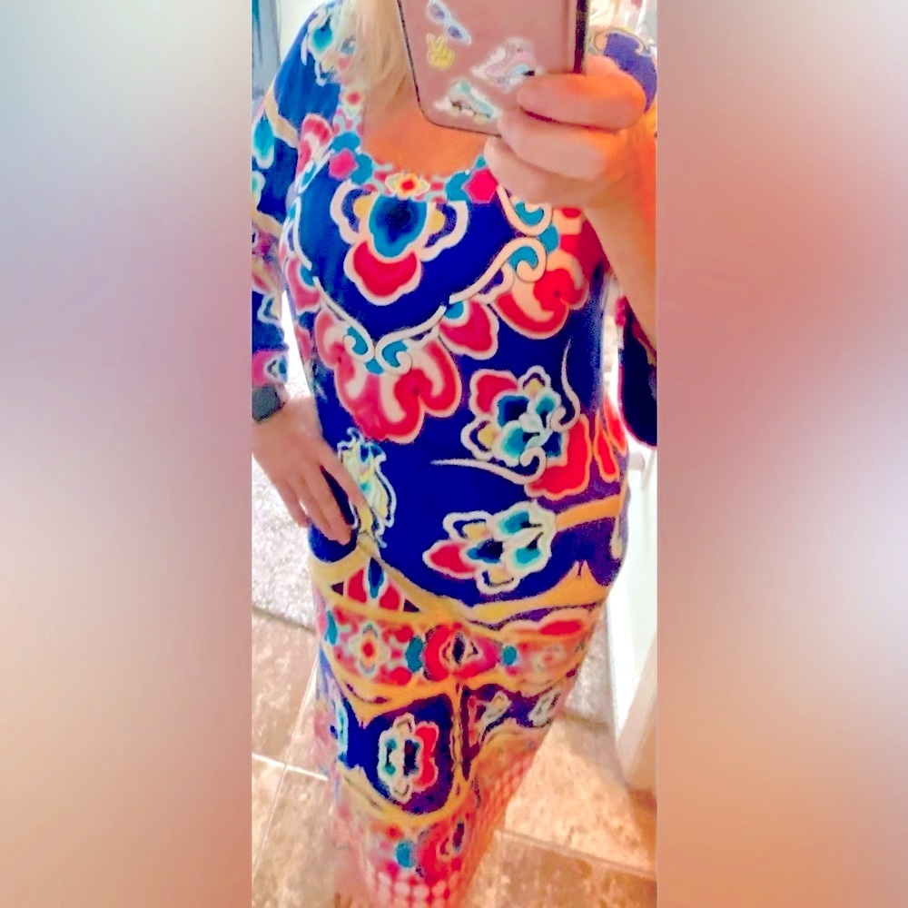 Bright v neck dress by MSK.